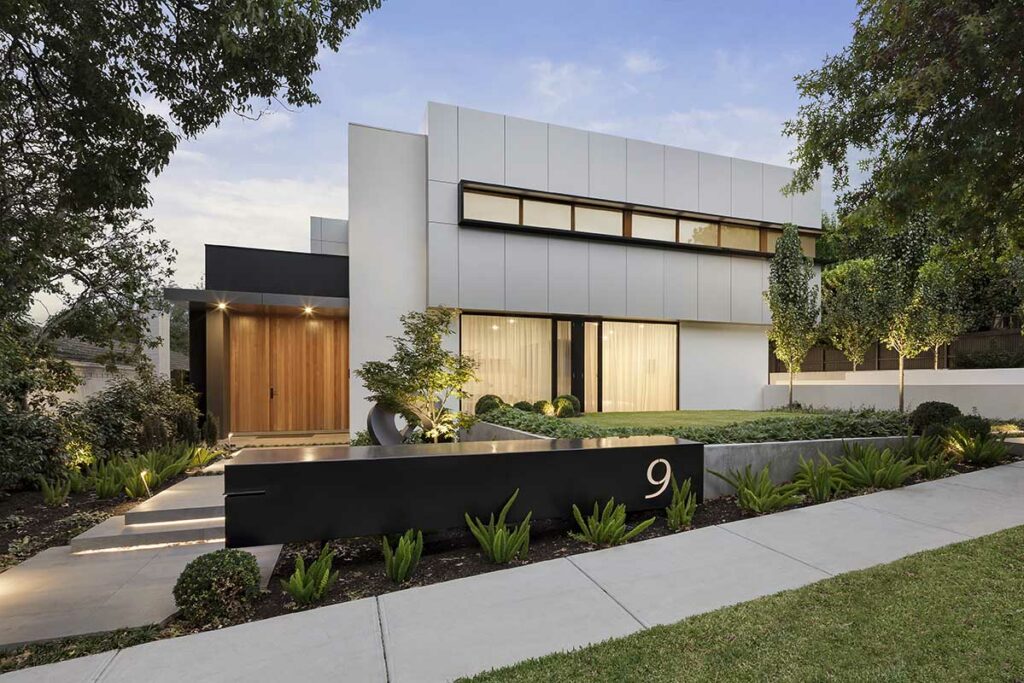 modern-house-exterior-2021-08-27-19-27-31-utc-2.jpg - Patrick Achtzner, Pemberton Holmes, Sidney Real Estate